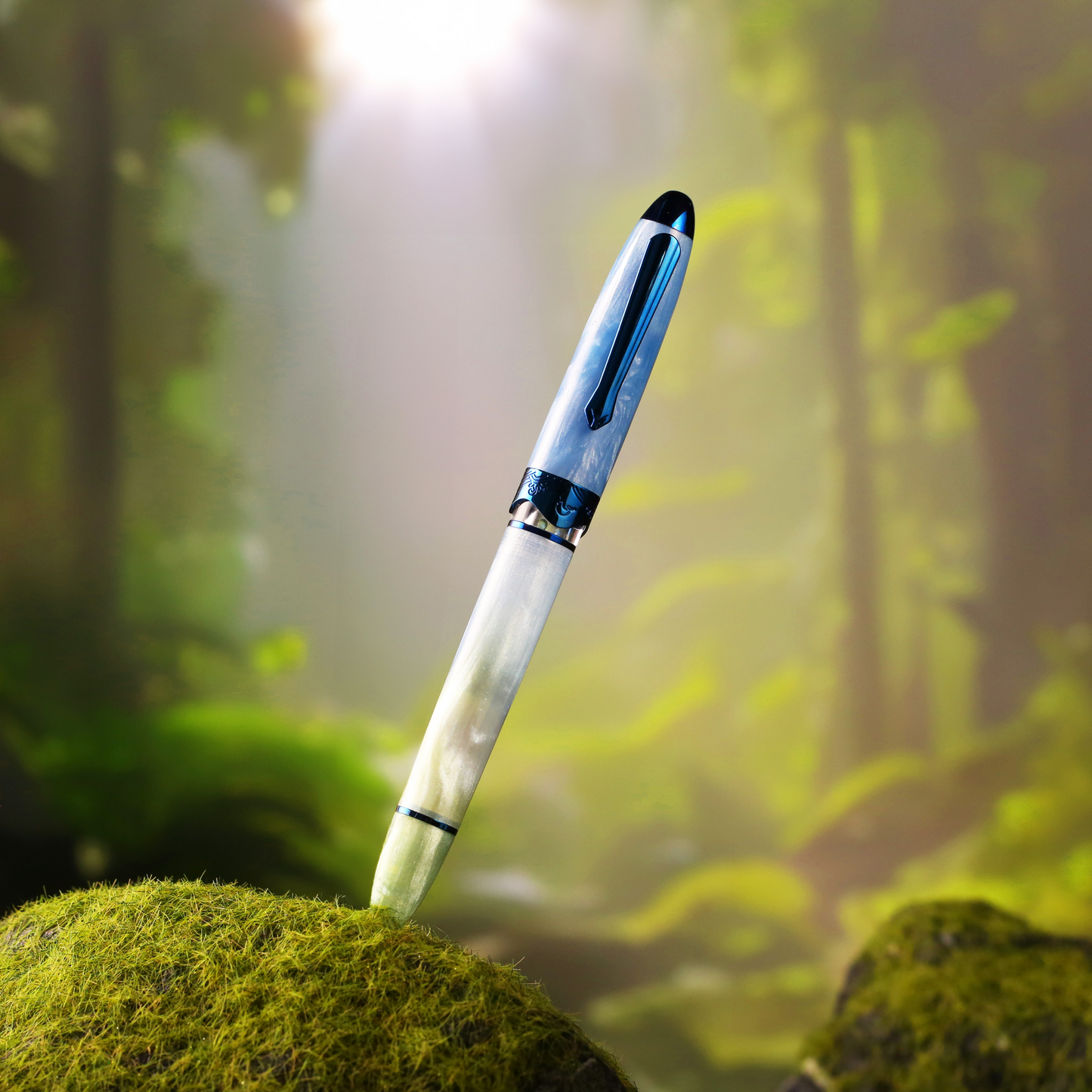 Nahvalur-Horizon-Habitat-Limited-Edition-Fountain-Pen-Green-Background