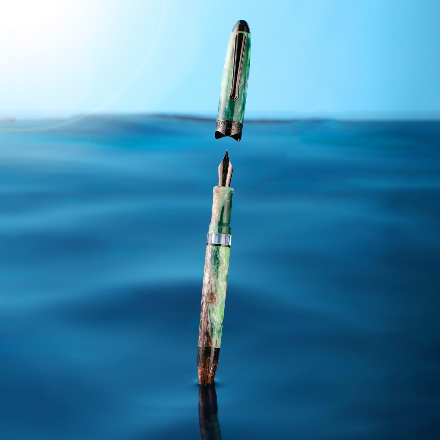 Nahvalur-Horizon-Twilight-Fountain-Pen-Cap-Off