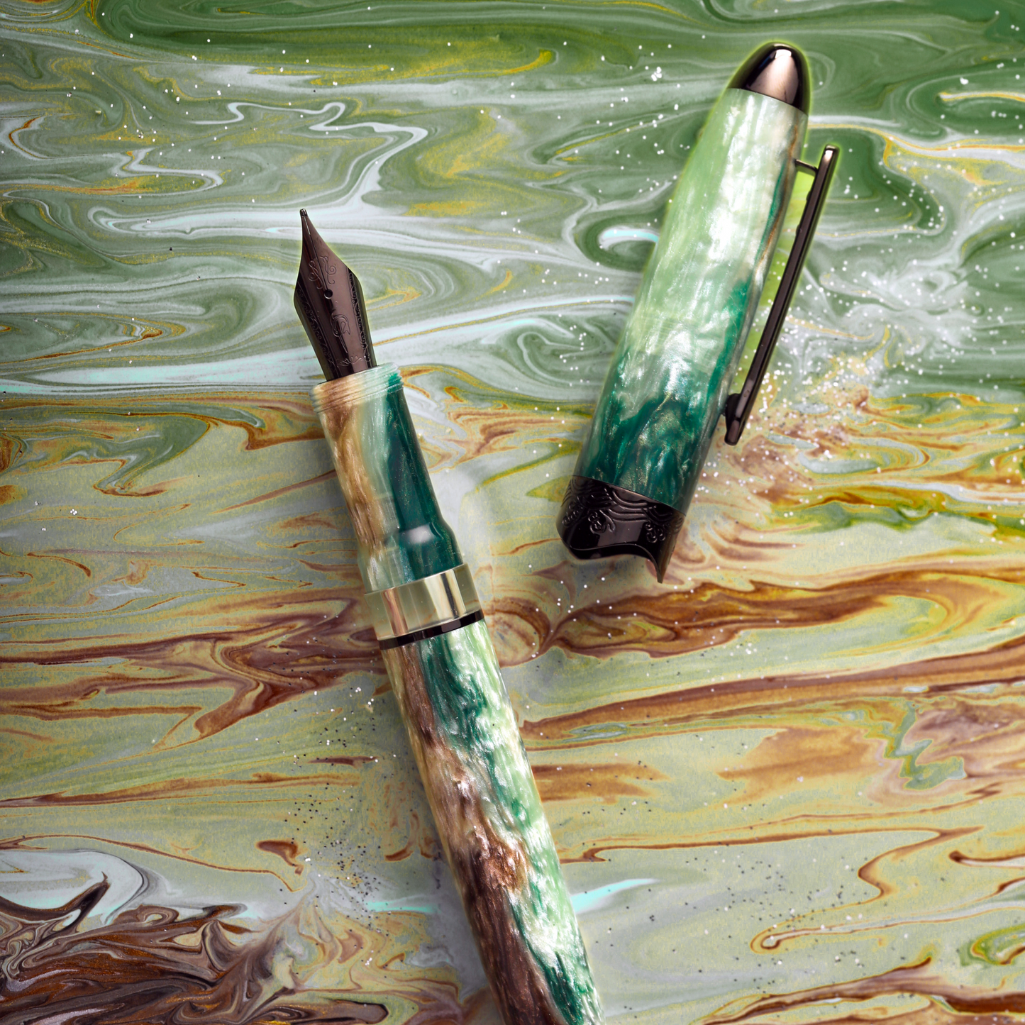 Nahvalur-Horizon-Twilight-Fountain-Pen-Cap-Off-2