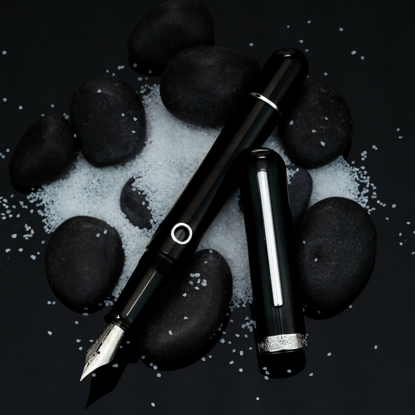 Nahvalur-Nautilus-Cephalopod-Silver-Fountain-Pen-cap-off