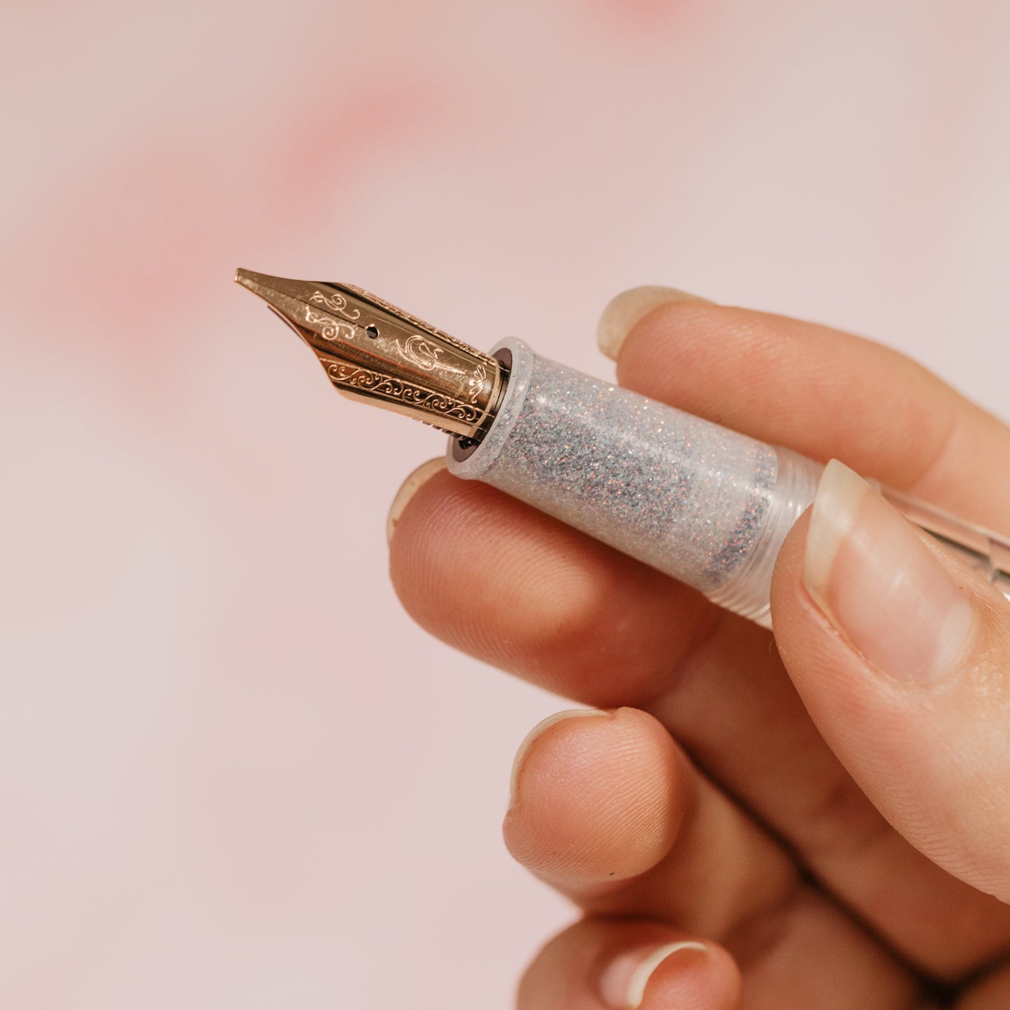 Nahvalur-Original-Plus-Matira-Quartz-Fountain-Pen-in-hand