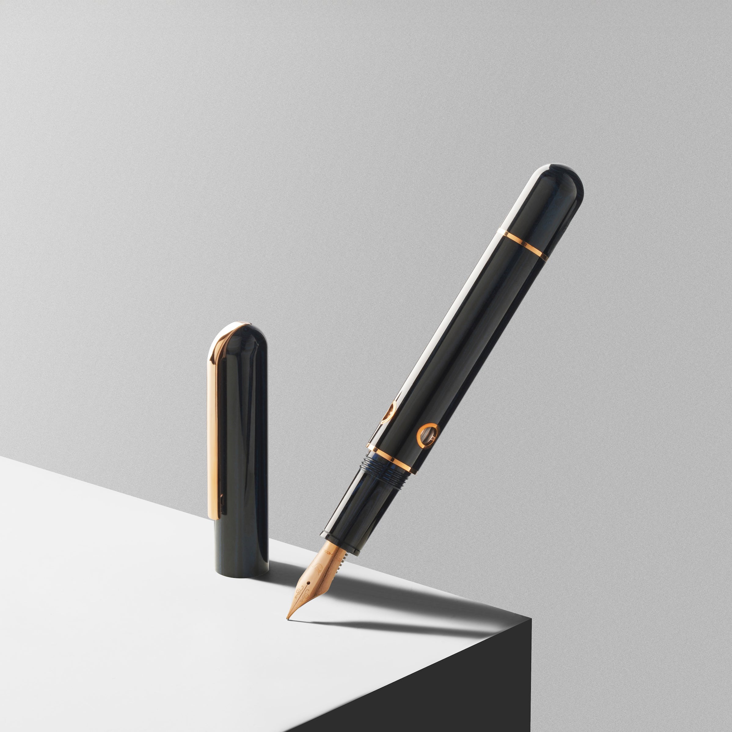 Nahvalur Nautilus Maylandia Blue Ebonite Fountain Pen | Nahvalur
