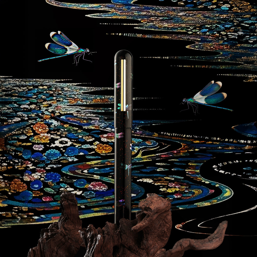 a black urushi fountain pen
