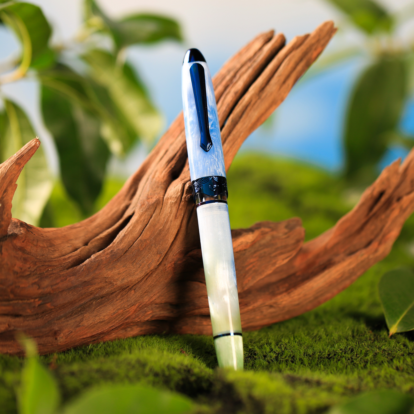 
                  
                    Nahvalur Horizon Habitat Limited Edition Fountain Pen
                  
                