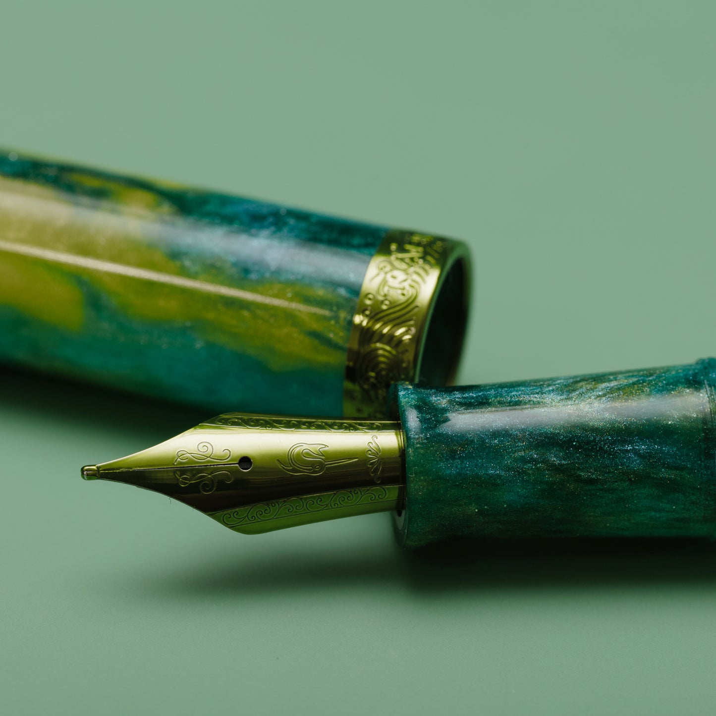 
                  
                    Nahvalur-Voyage-The-Spring-Fountain-Pen-cap-off
                  
                