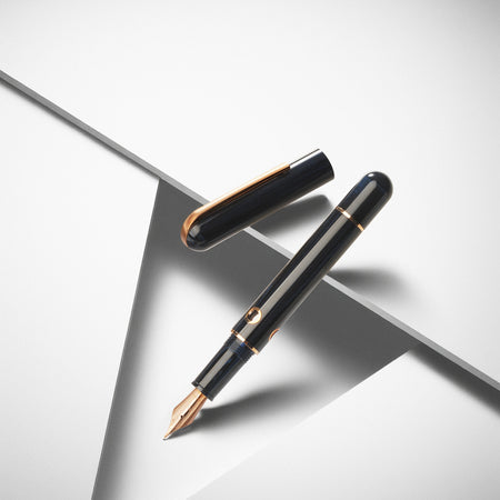 Nahvalur Nautilus Maylandia Blue Ebonite Fountain Pen | Nahvalur